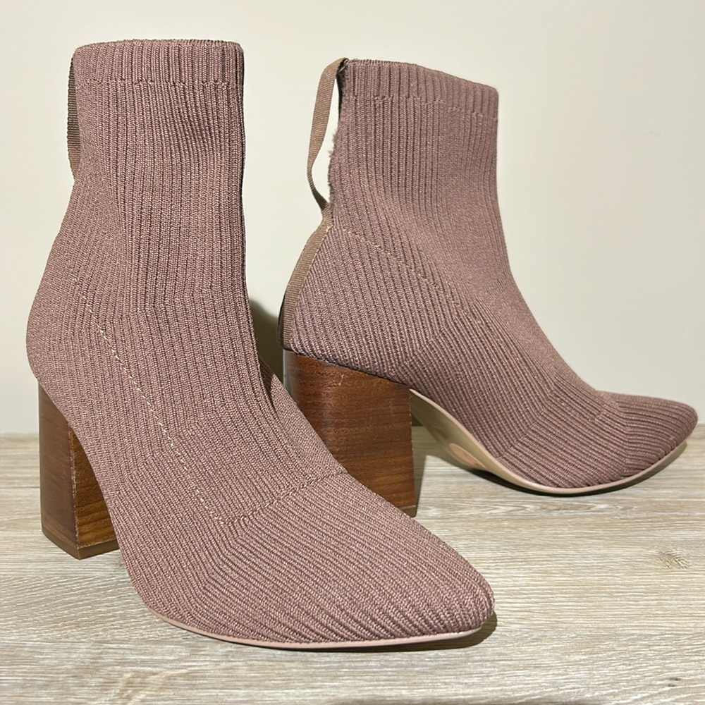 Steven- New York Size 7 brown knit ankle boots